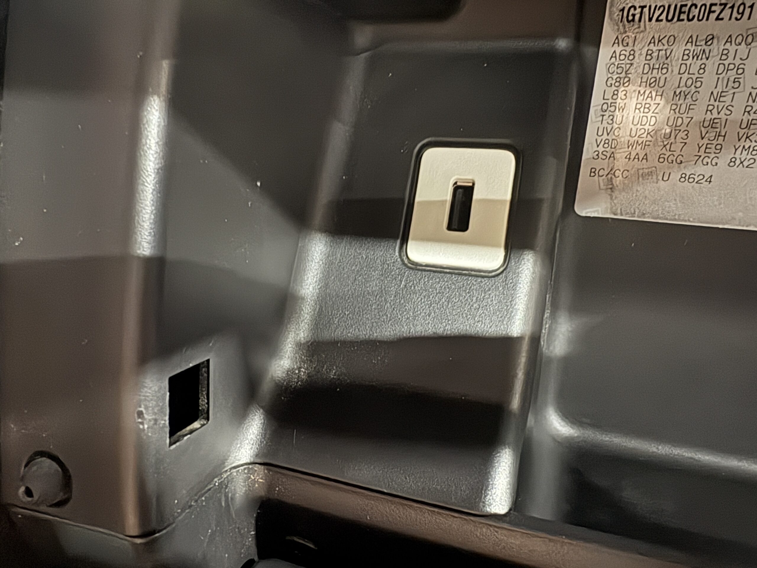 USB port in glove box